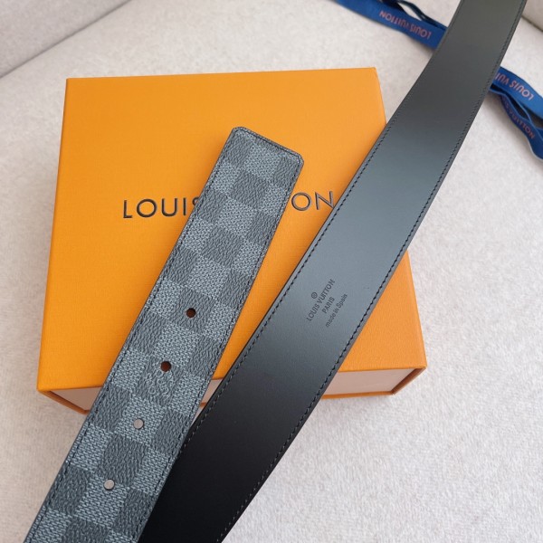 Louis Vuitton Belt 1 (width 4cm)