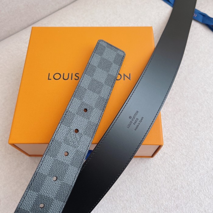 Louis Vuitton Belt 1 (width 4cm)