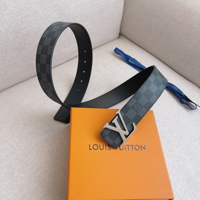 Louis Vuitton Belt 1 (width 4cm)