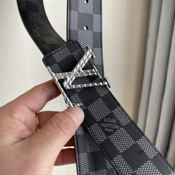 Louis Vuitton Belt 6 (width 4cm)