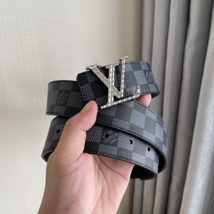 Louis Vuitton Belt 6 (width 4cm)