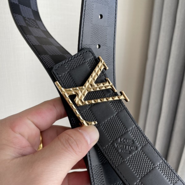 Louis Vuitton Belt 6 (width 4cm)
