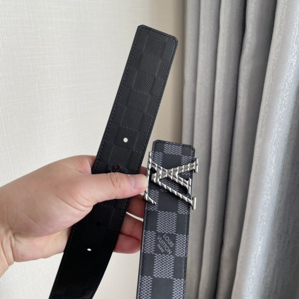 Louis Vuitton Belt 6 (width 4cm)