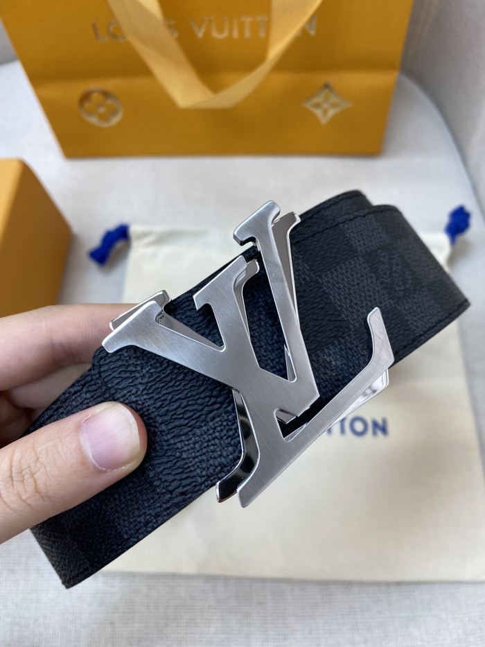 Louis Vuitton Belt 5 (width 4cm)