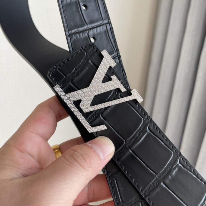 Louis Vuitton Belt 6 (width 4cm)