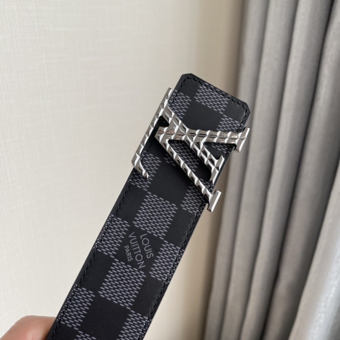 Louis Vuitton Belt 6 (width 4cm)