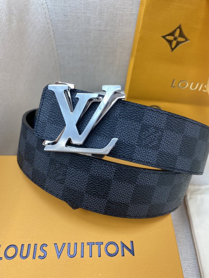 Louis Vuitton Belt 5 (width 4cm)
