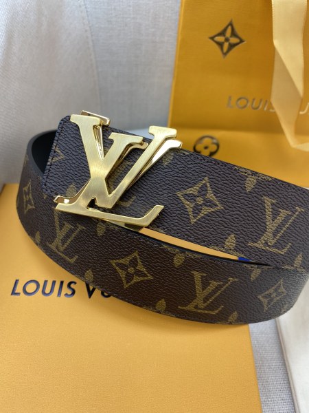 Louis Vuitton Belt 5 (width 4cm)