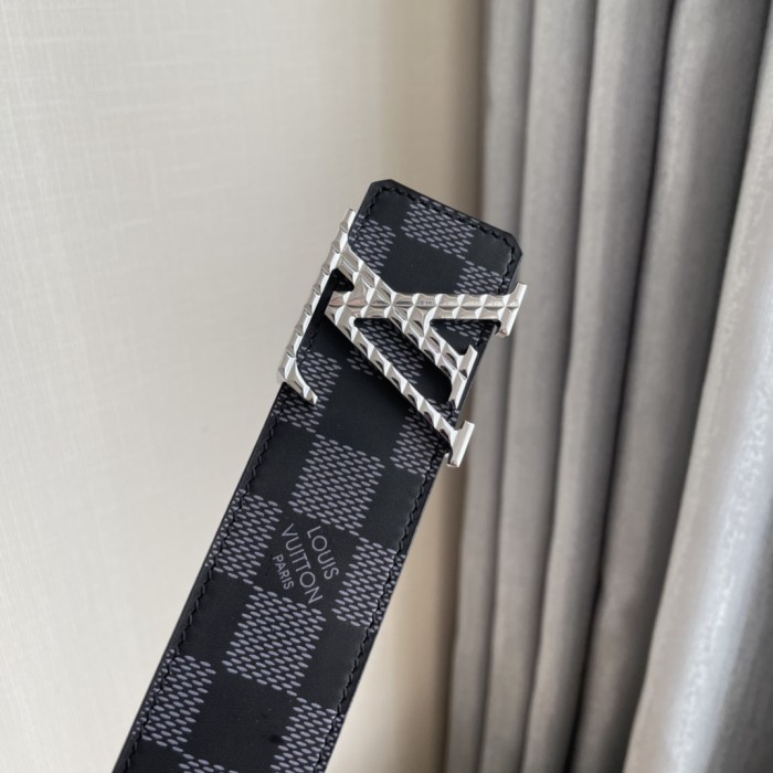 Louis Vuitton Belt 6 (width 4cm)