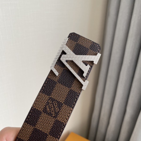 Louis Vuitton Belt 6 (width 4cm)