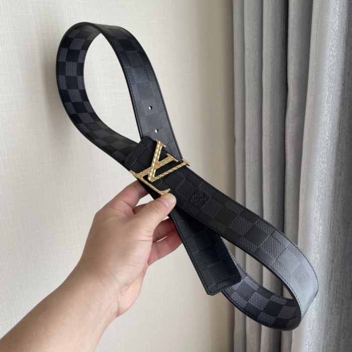 Louis Vuitton Belt 6 (width 4cm)