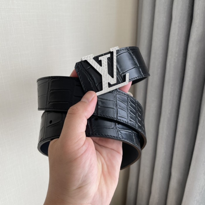 Louis Vuitton Belt 6 (width 4cm)