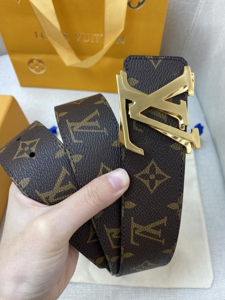 Louis Vuitton Belt 5 (width 4cm)
