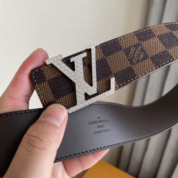Louis Vuitton Belt 6 (width 4cm)