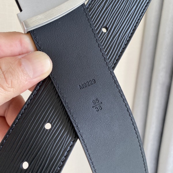 Louis Vuitton Belt 12 (width 4cm)
