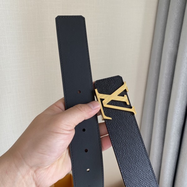 Louis Vuitton Belt 12 (width 4cm)