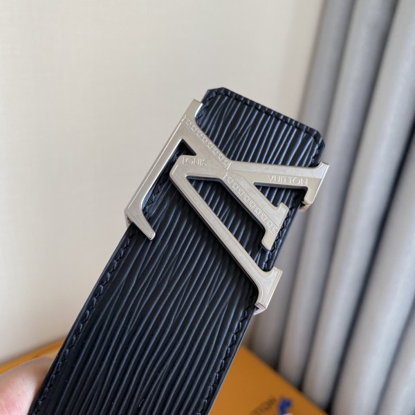 Louis Vuitton Belt 12 (width 4cm)