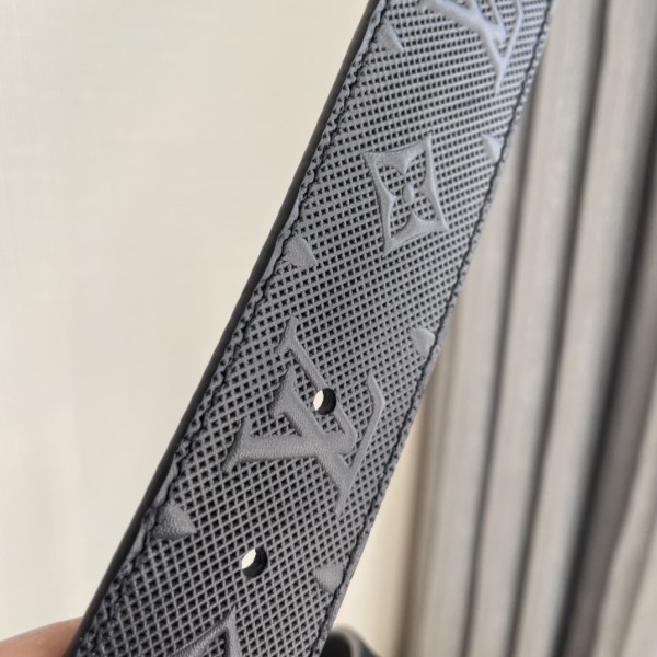 Louis Vuitton Belt 9 (width 4cm)