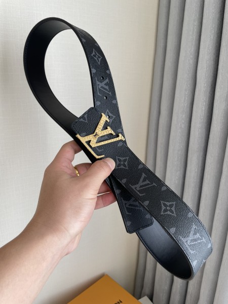 Louis Vuitton Belt 8 (width 4cm)