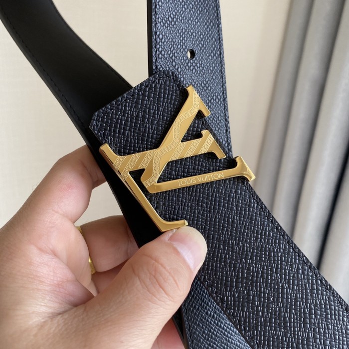 Louis Vuitton Belt 12 (width 4cm)