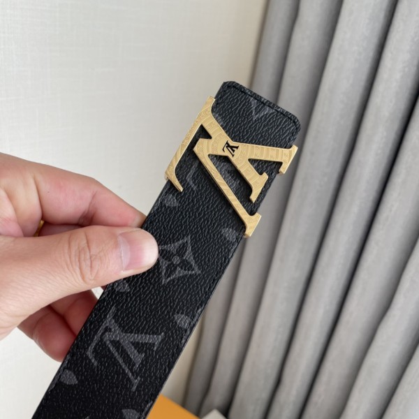 Louis Vuitton Belt 8 (width 4cm)