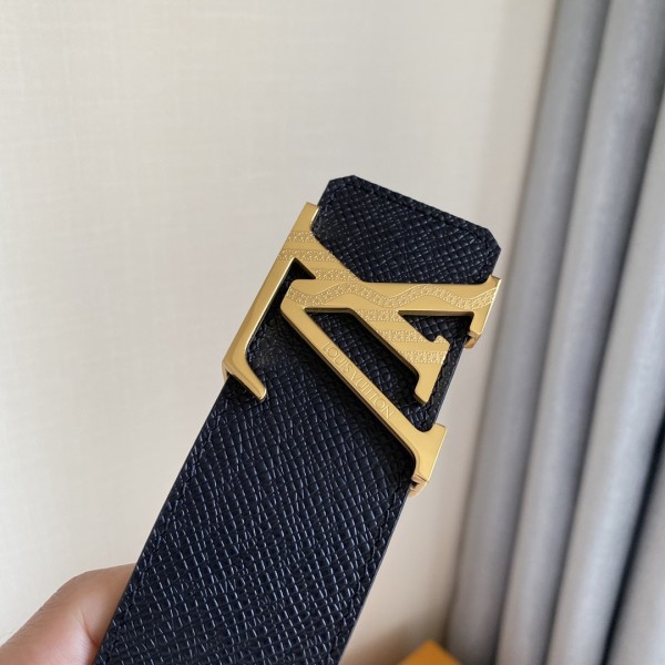 Louis Vuitton Belt 12 (width 4cm)