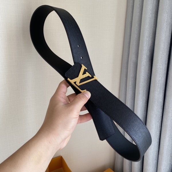 Louis Vuitton Belt 12 (width 4cm)