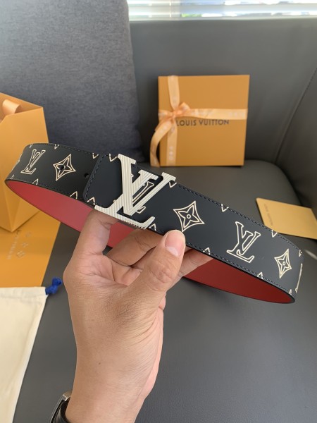 Louis Vuitton Belt 10 (width 4cm)