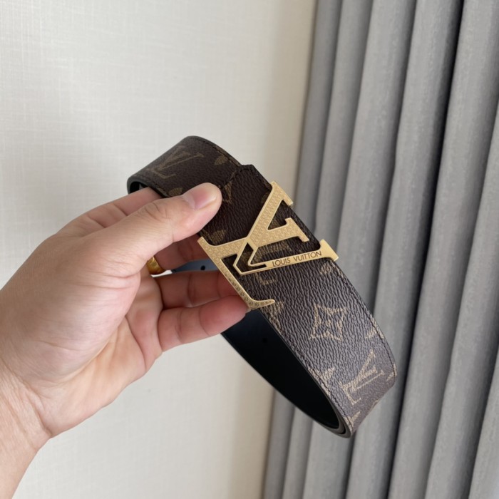Louis Vuitton Belt 8 (width 4cm)