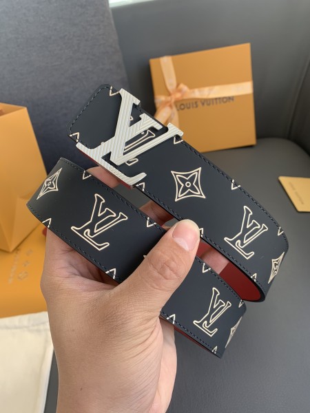 Louis Vuitton Belt 10 (width 4cm)