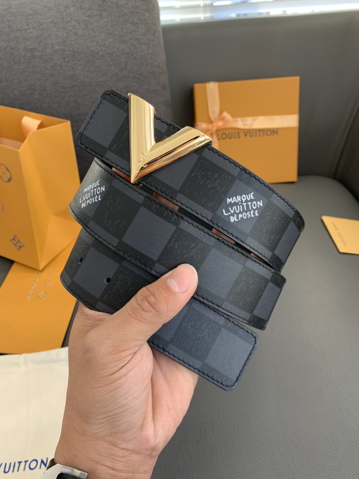 Louis Vuitton Belt 10 (width 4cm)