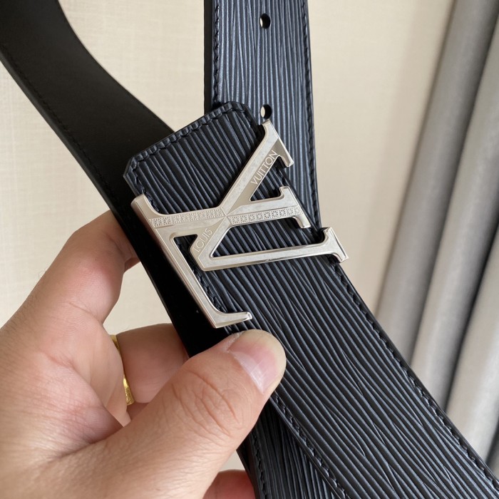 Louis Vuitton Belt 12 (width 4cm)