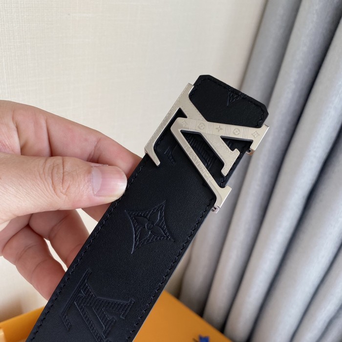 Louis Vuitton Belt 12 (width 4cm)
