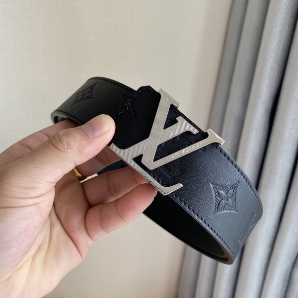 Louis Vuitton Belt 12 (width 4cm)