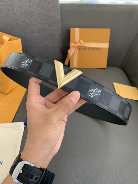 Louis Vuitton Belt 10 (width 4cm)