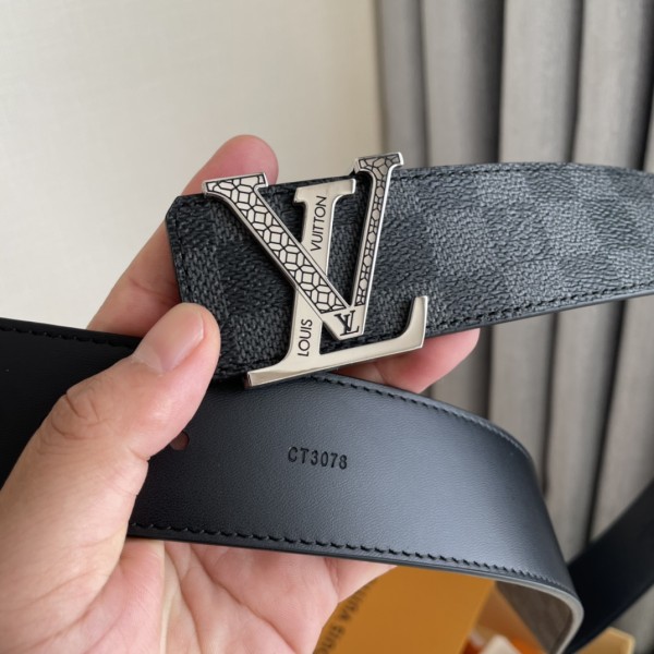 Louis Vuitton Belt 8 (width 4cm)