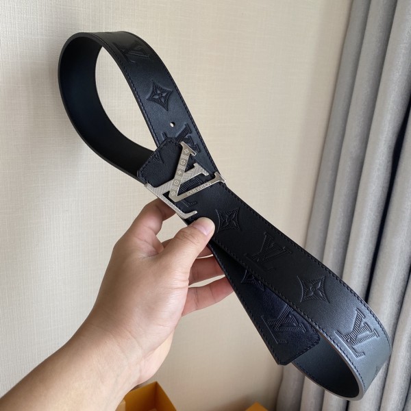 Louis Vuitton Belt 12 (width 4cm)