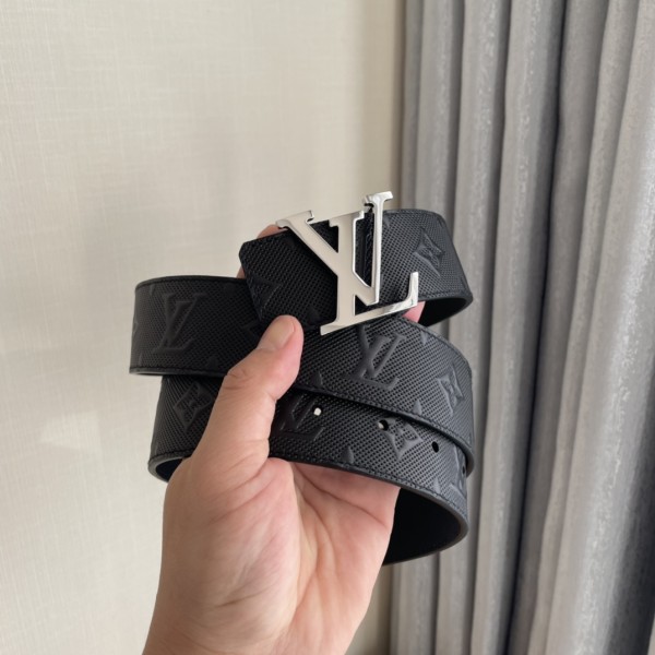 Louis Vuitton Belt 9 (width 4cm)