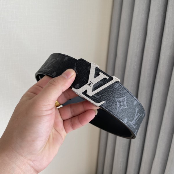 Louis Vuitton Belt 8 (width 4cm)