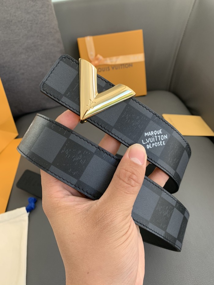 Louis Vuitton Belt 10 (width 4cm)