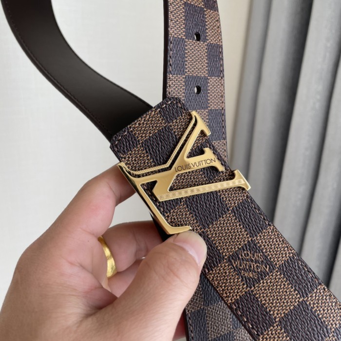 Louis Vuitton Belt 8 (width 4cm)
