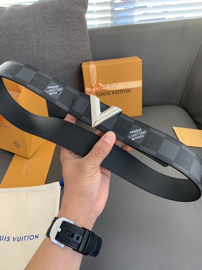 Louis Vuitton Belt 10 (width 4cm)