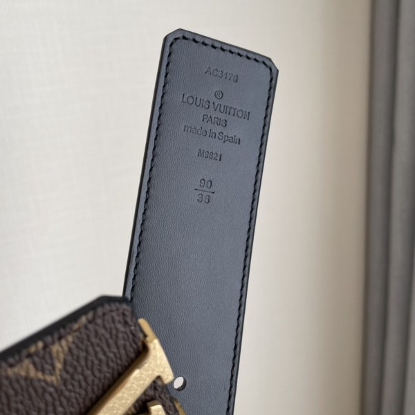 Louis Vuitton Belt 8 (width 4cm)