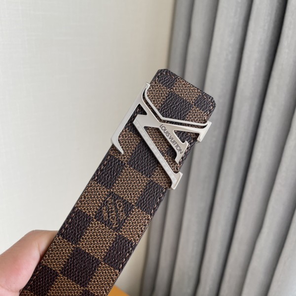 Louis Vuitton Belt 8 (width 4cm)