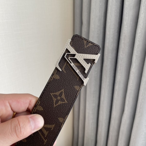 Louis Vuitton Belt 8 (width 4cm)