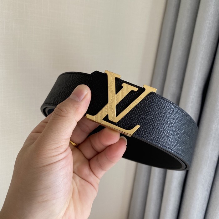 Louis Vuitton Belt 12 (width 4cm)