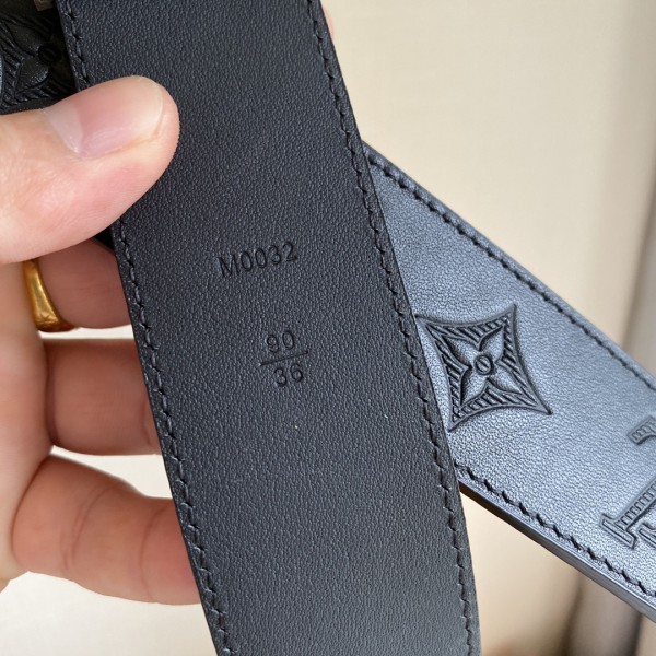 Louis Vuitton Belt 12 (width 4cm)