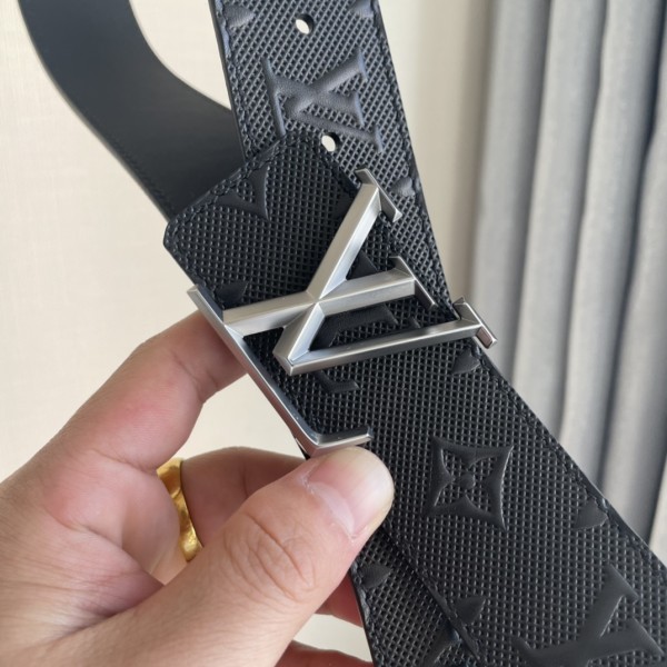 Louis Vuitton Belt 7 (width 4cm)