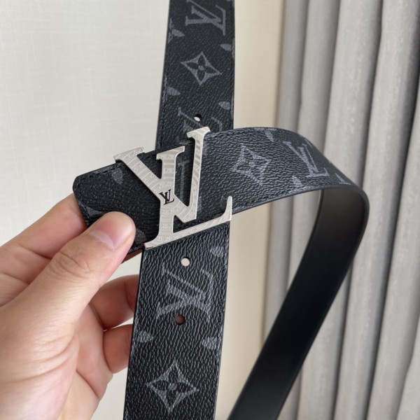 Louis Vuitton Belt 8 (width 4cm)