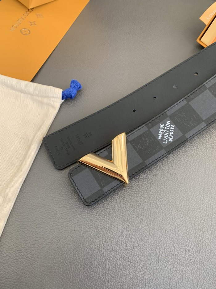 Louis Vuitton Belt 10 (width 4cm)